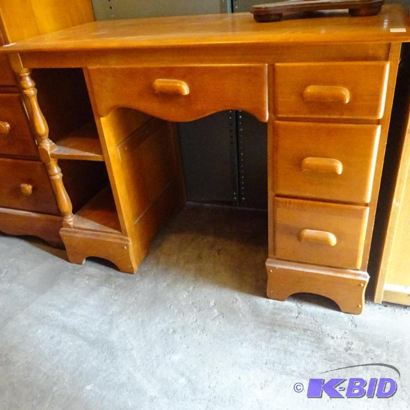 lot 3 image: Virginia House Vintage Wood Dresser. 4 Drawer...