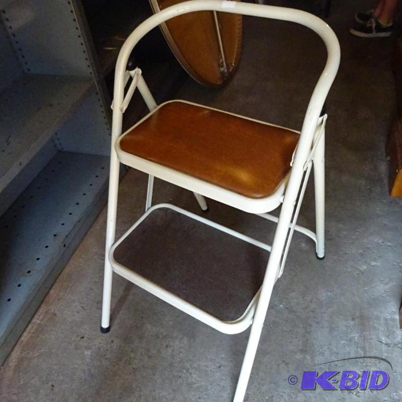 lot 31 image: 2 Folding Step Stool...