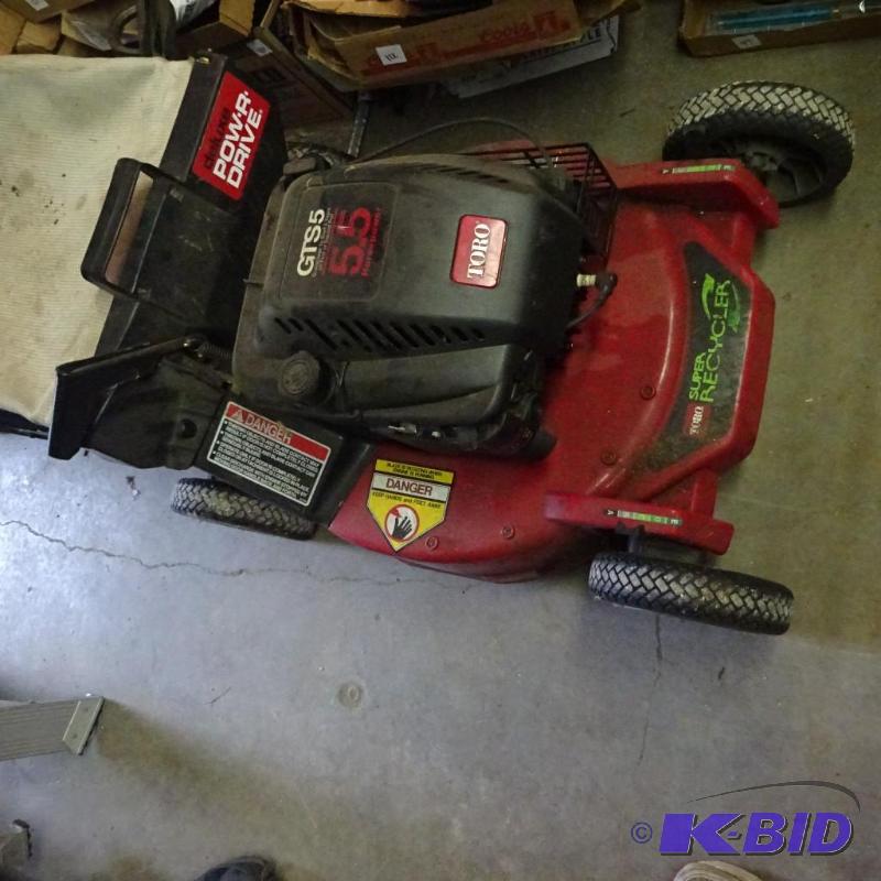 lot 315 image: Toro Super Recycler Lawn Mower. 5.5 HP Motor,...