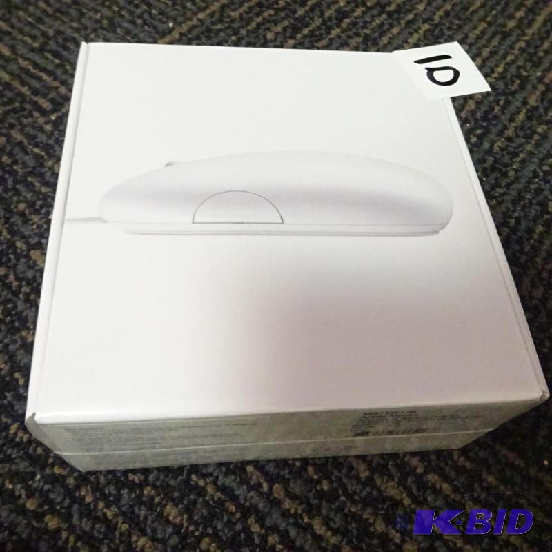 lot 10 image: Apple MB112LLB Mouse. New in factory sealed ...