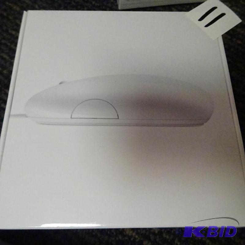 lot 11 image: Apple MB112LLB Mouse. New in factory sealed ...
