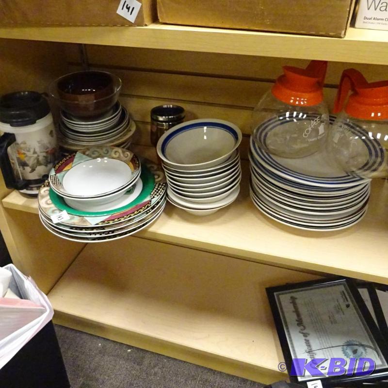 lot 143 image: Lot of misc dishes and coffee cups...