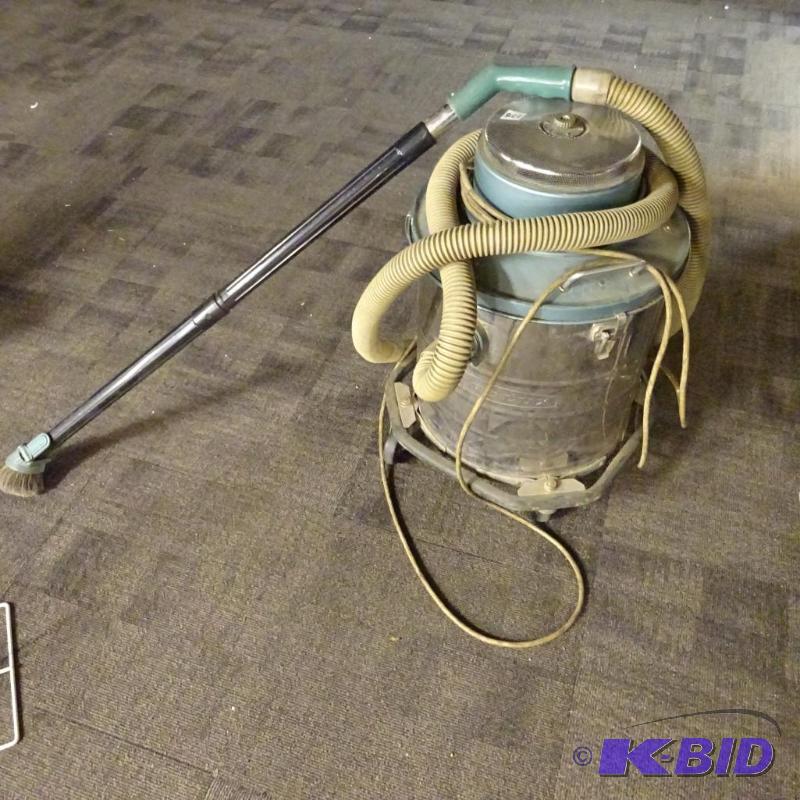 lot 178 image: Electrolux shop vac...