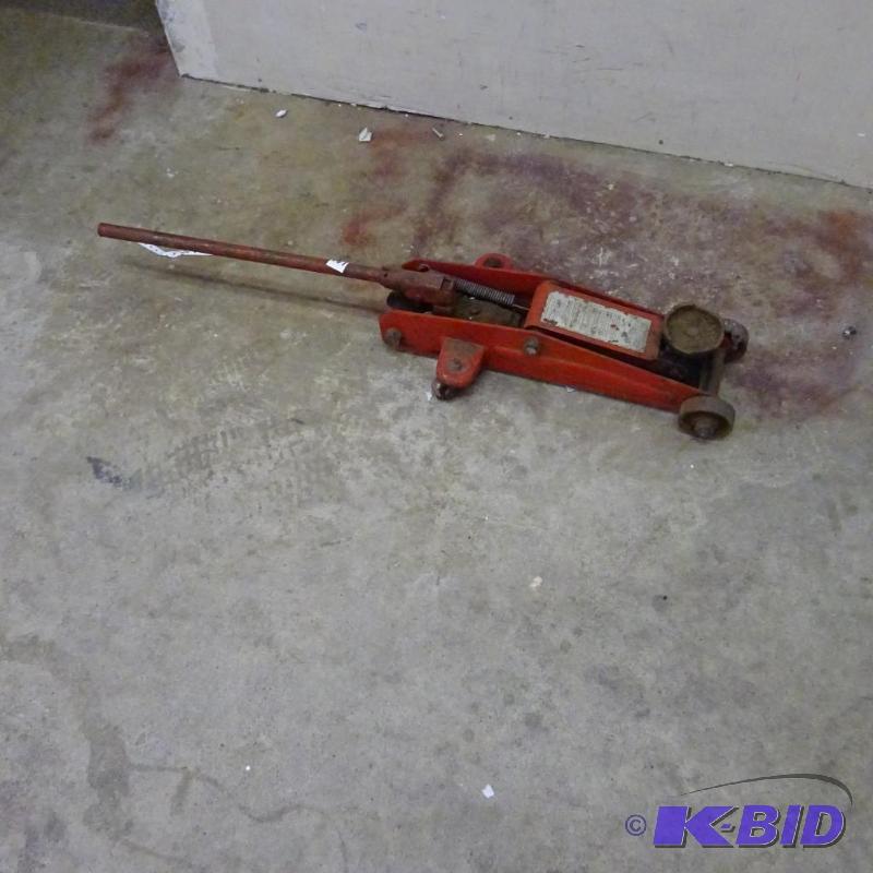 lot 187 image: Trolley jack. Works...
