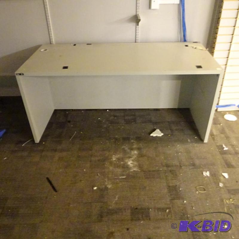 lot 20 image: Computer task desk. 65 x 30 x 29...