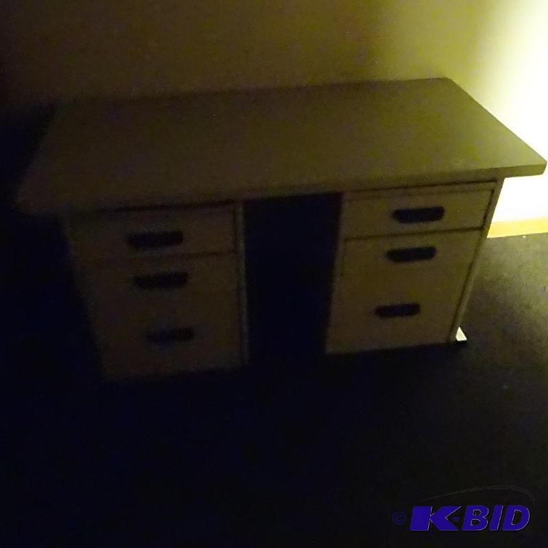 lot 204 image: 28 x 24 x 26 desk with 2 peds with 3 drawers ...