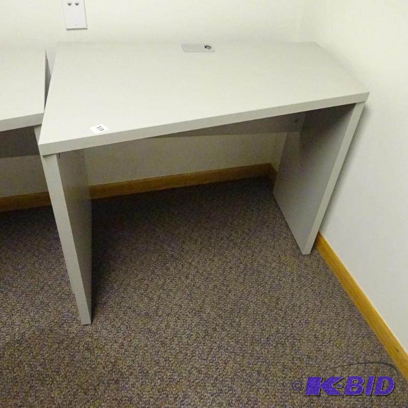 lot 213 image: 36 x 24 x 29 student desk...