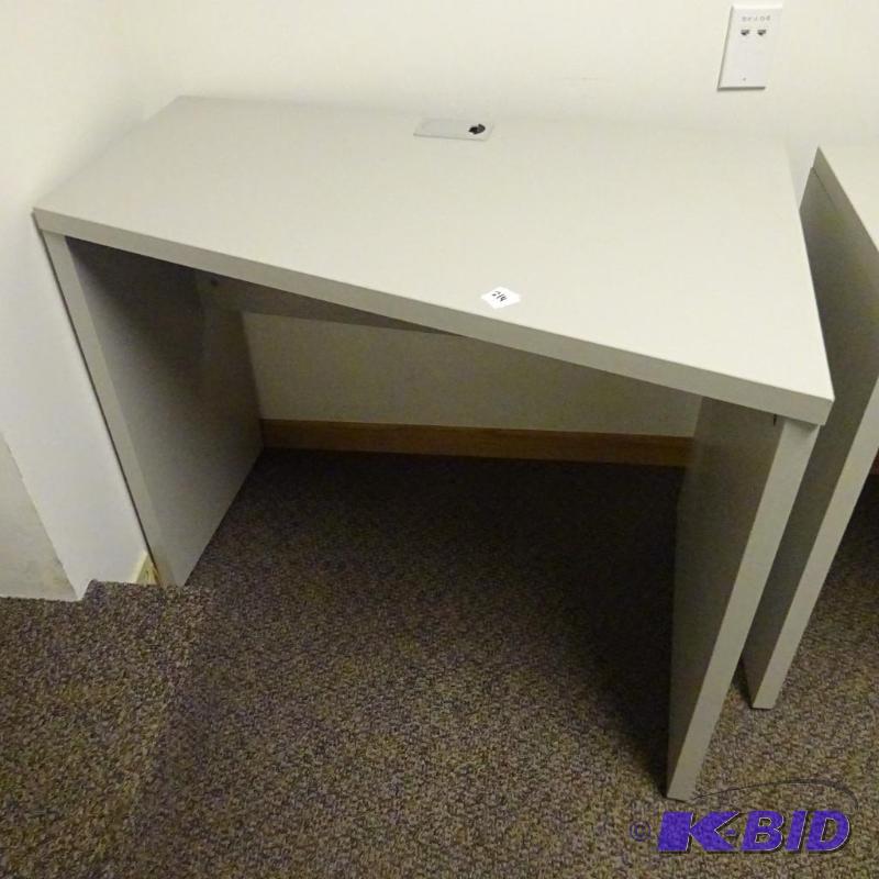 lot 214 image: 36 x 24 x 29 student desk...
