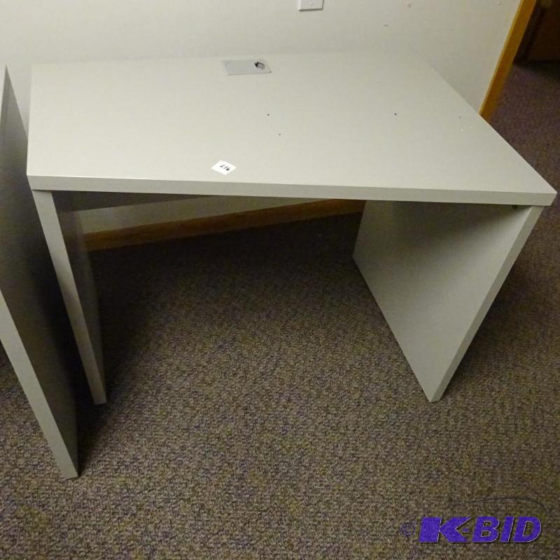 lot 216 image: 36 x 24 x 29 student desk...