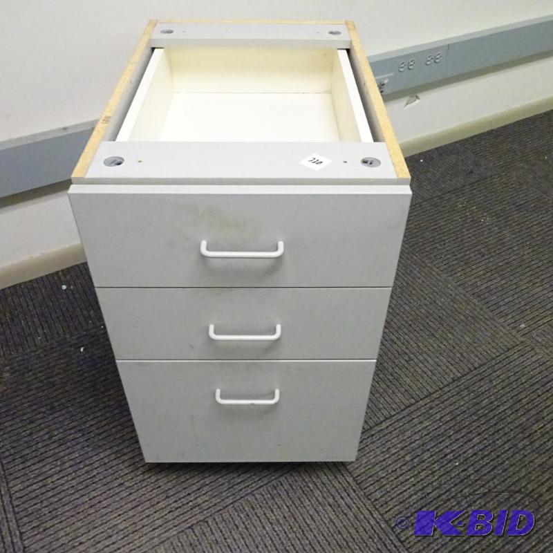 lot 220 image: 3 drawer laminate ped. No top...
