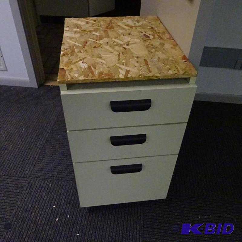 lot 223 image: 3 drawer ped on wheels....