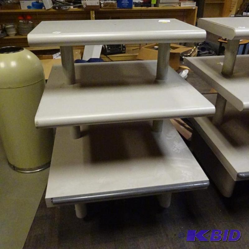 lot 249 image: 3 tier retail display rack. On wheels. 40 x 3...