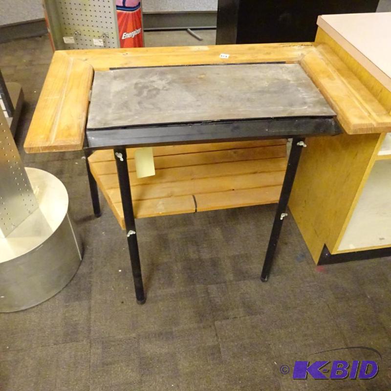 lot 259 image: Easy cooker dual burner grill. Runs on 2 torc...