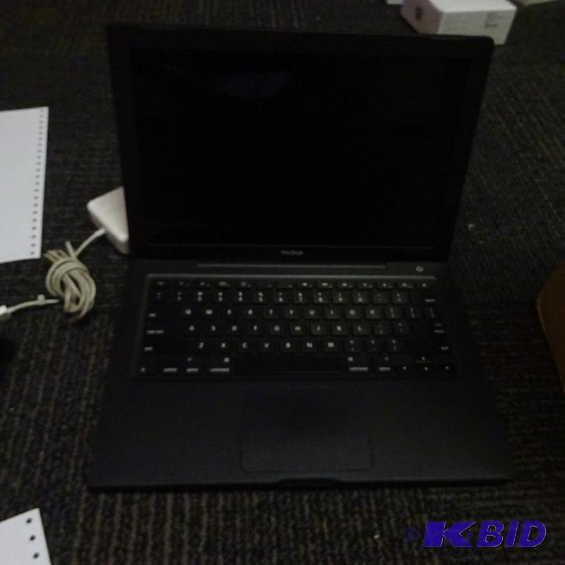 lot 3 image: Used Mac Book pro Laptop. 13.2" 2.4 GHZ....