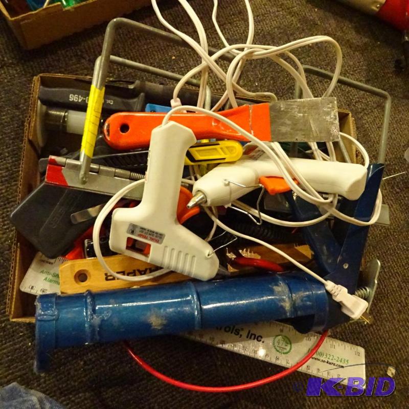 lot 38 image: Box of misc tools...