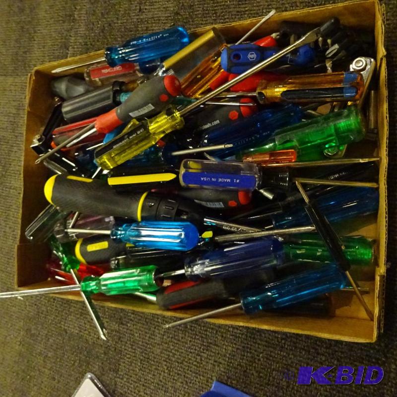 lot 39 image: Box of screwdrivers...