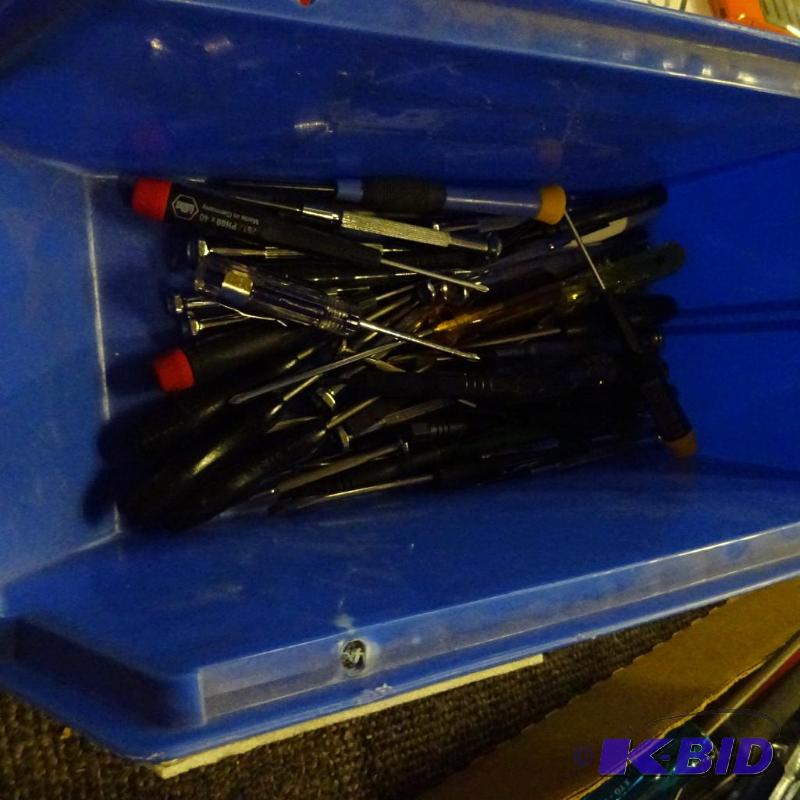 lot 40 image: Bin of mini screwdrivers...