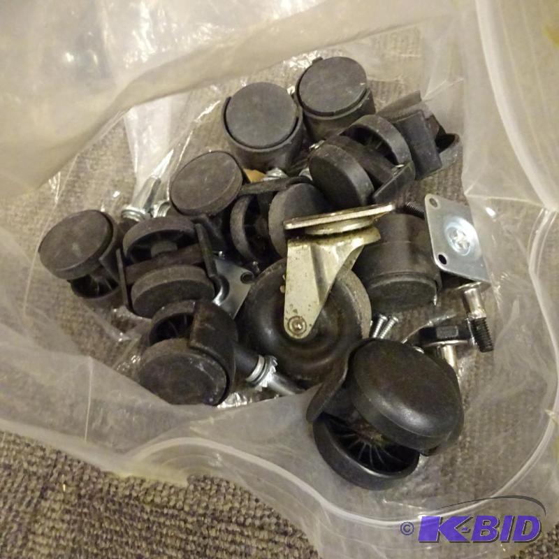 lot 53 image: Bag of furniture casters...