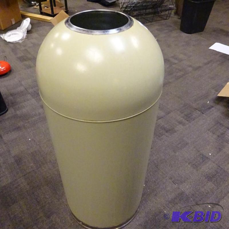 lot 64 image: Metal grabage can with insert...