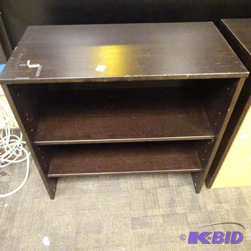 lot 66 image: Laminate book shelf. 33 x 17 x 32...