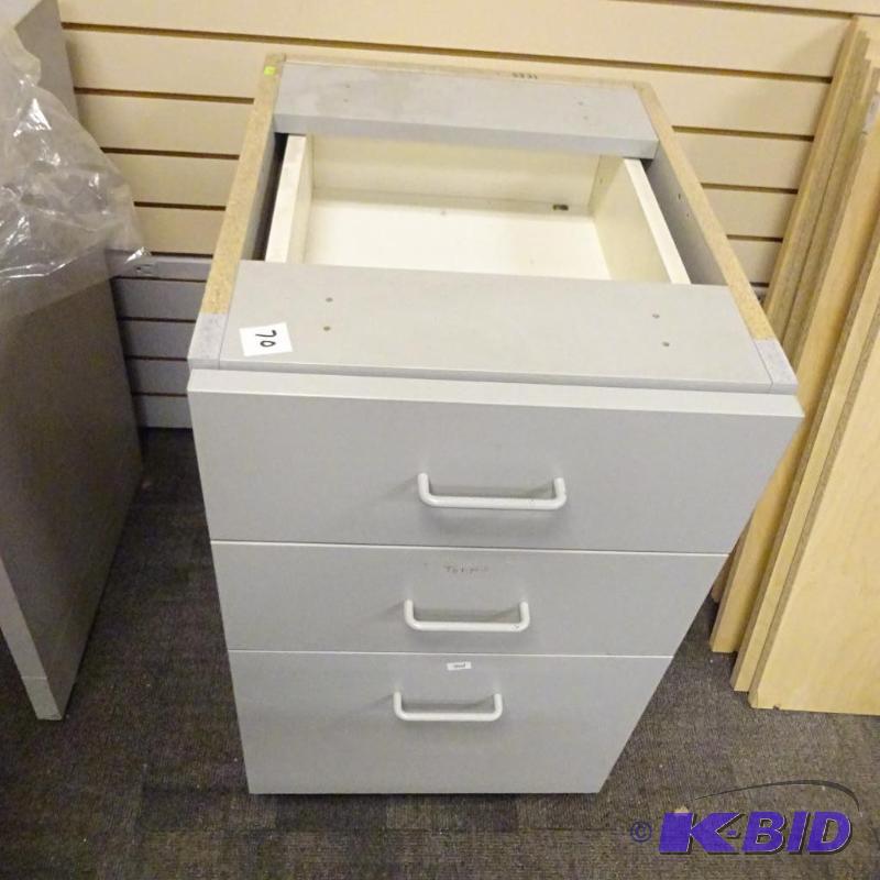 lot 70 image: 3 drawer laminate ped. No top...