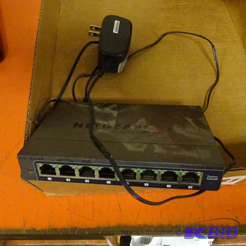 lot 83 image: Net gear pro safe GS108E...