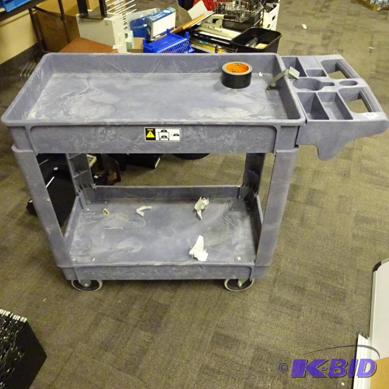 lot 86 image: Poly shop cart. 17 x 40 x 34...
