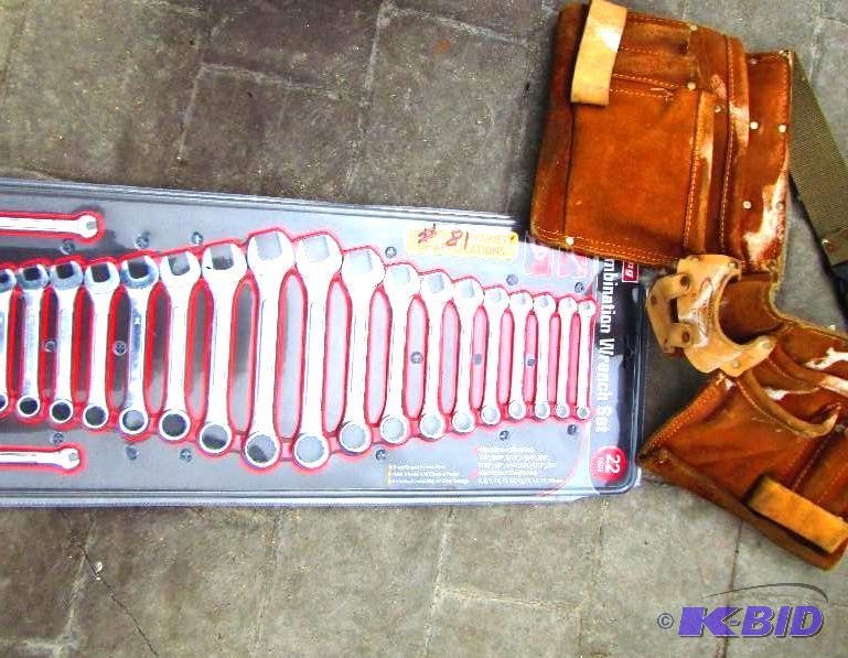 lot 114 image: lot of a tool betl with clip to hold, and lar...