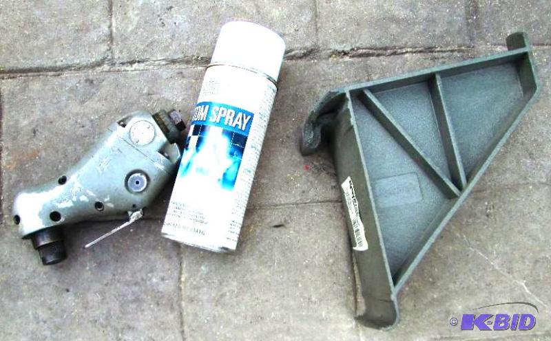 lot 128 image: sioux tools air tool with red oxide spray can...