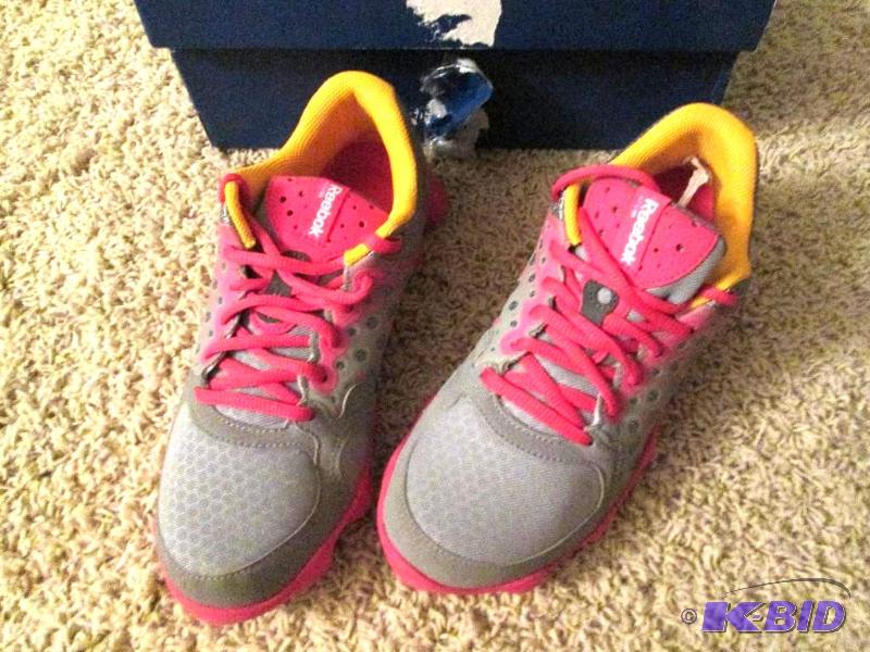 lot 139 image: Reebock size 8 shoes, almost new, in box...