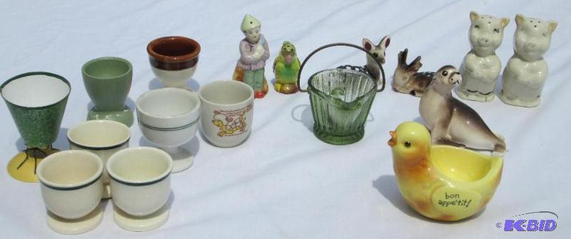 lot 14 image: Assorted glassware and figures, deer, seal, e...