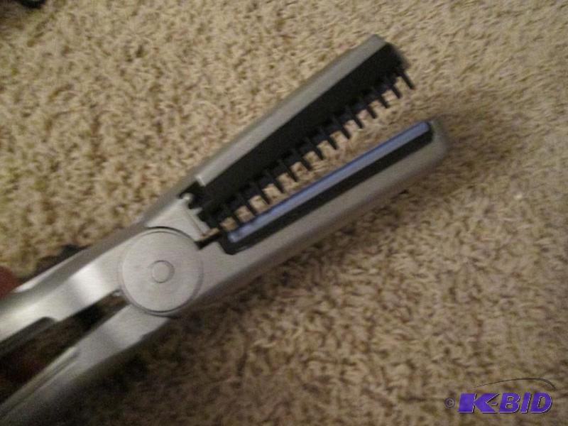 lot 148 image: Lot of assorted hair curlers, crimpers, and b...