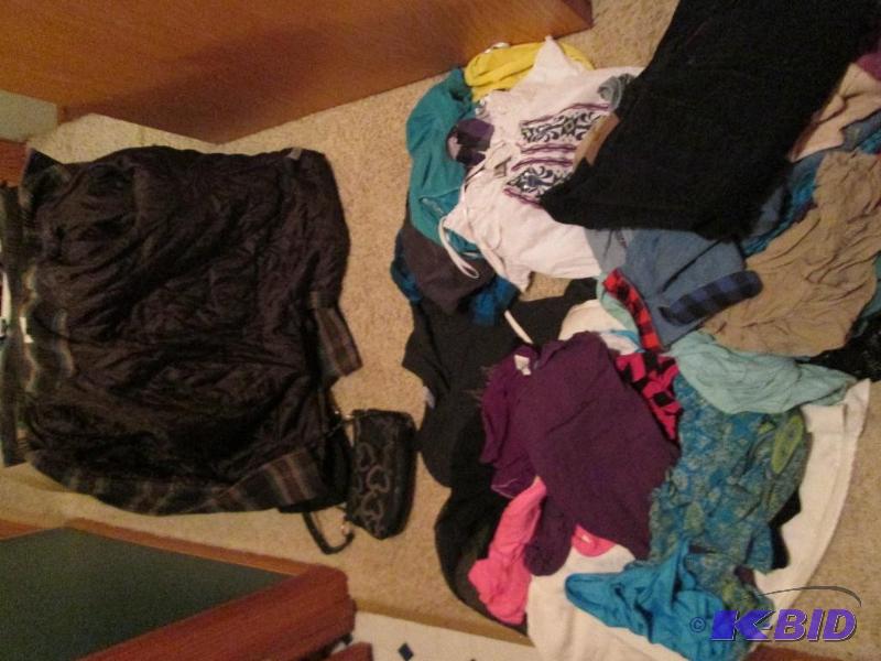 lot 165 image: Large lot of brand name used clothing screene...