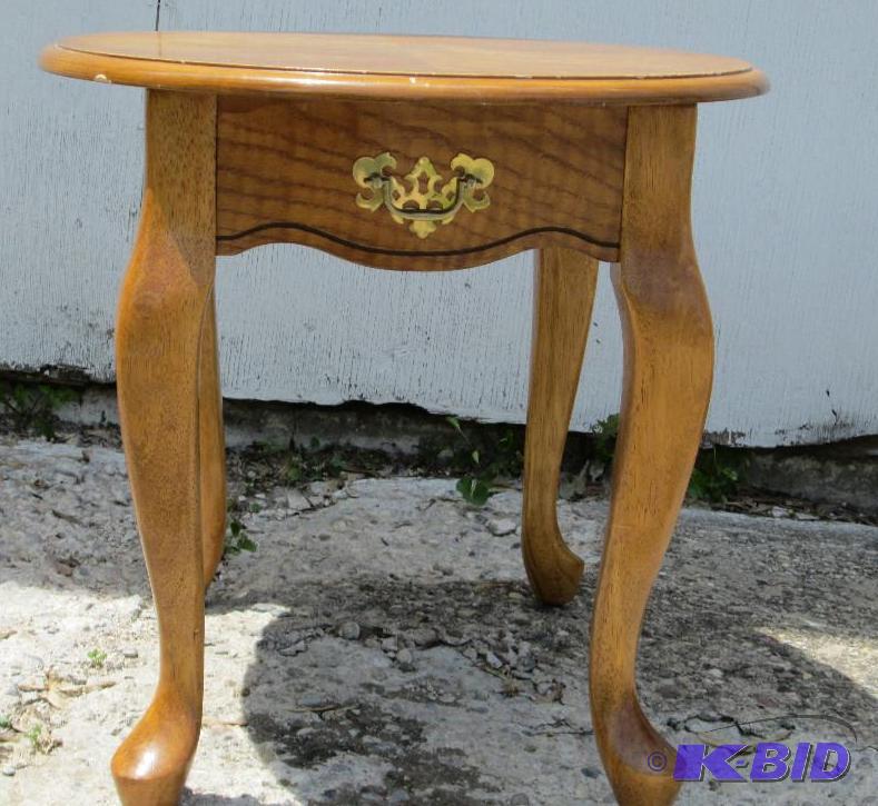 lot 2 image: Solid wood end table, excellent condition...