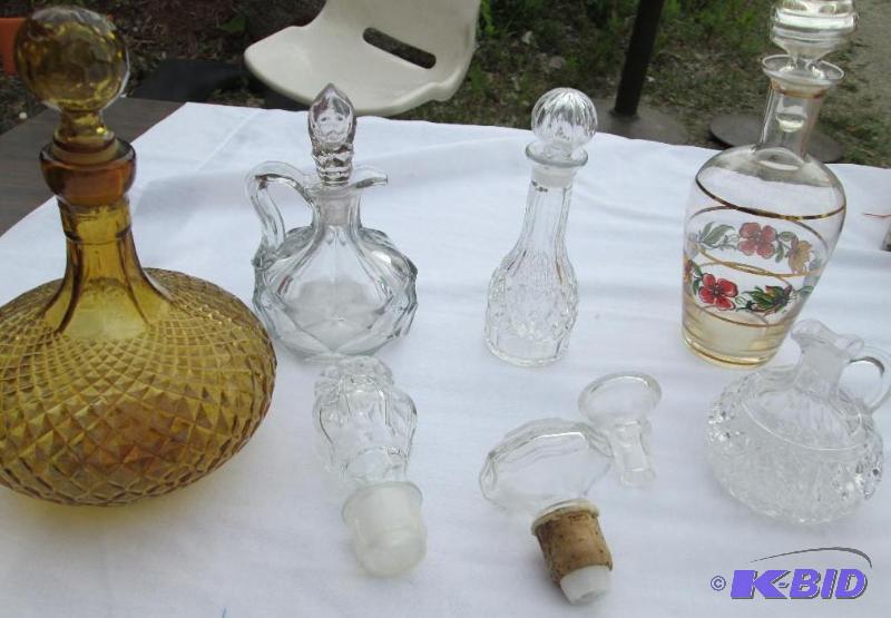 lot 20 image: Lot of assorted vintage bottles and glassware...
