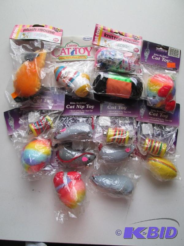 lot 209 image: Lot of 15 new cat toys. Great resale idea....