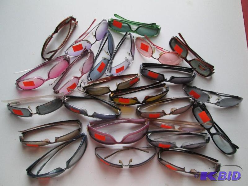 lot 222 image: Lot of 30 pairs of new adult sunglasses, Grea...