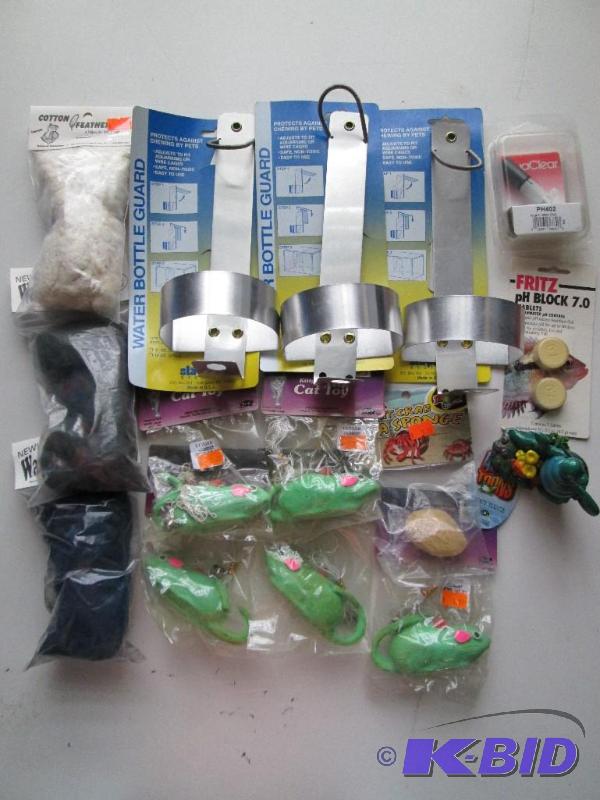 lot 231 image: Lot of miscellaneous pet supplies. Water bott...