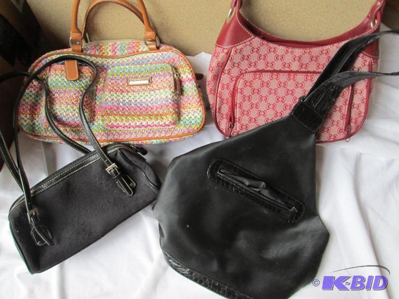 lot 29 image: Lot of purses...