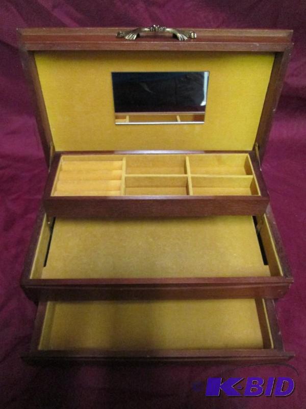 lot 301 image: Very nice 3-tiered wooden jewelry box. Interi...