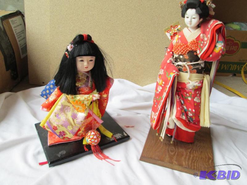 lot 31 image: 2 Oriental porcelain dolls...
