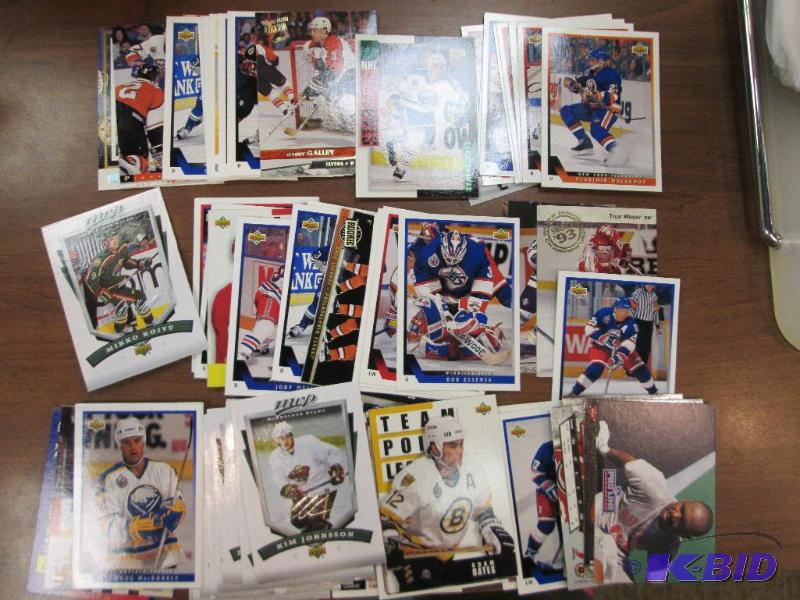 lot 348 image: Lot of assorted hockey cards, lots of 93 Uppe...