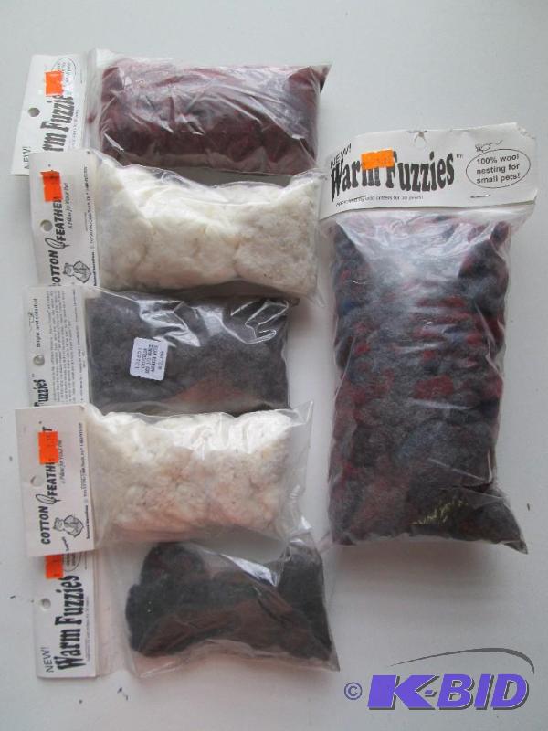 lot 35 image: Lot of 6 bags of new nesting wool for small p...