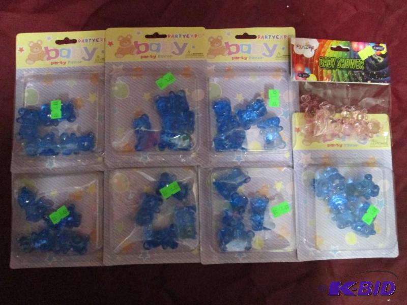 lot 375 image: Lot of 8 resin teddy bears for craft projects...