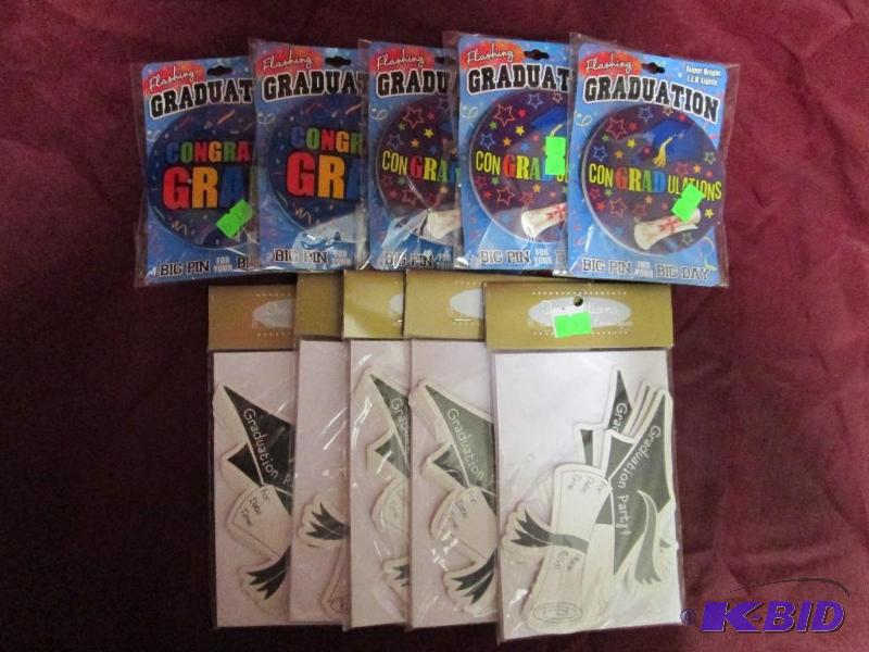 lot 378 image: Lot of 5 flashing graduate pins and 5 package...