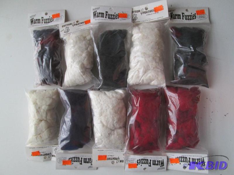 lot 38 image: Lot of 10 small bags of new nesting wool for ...