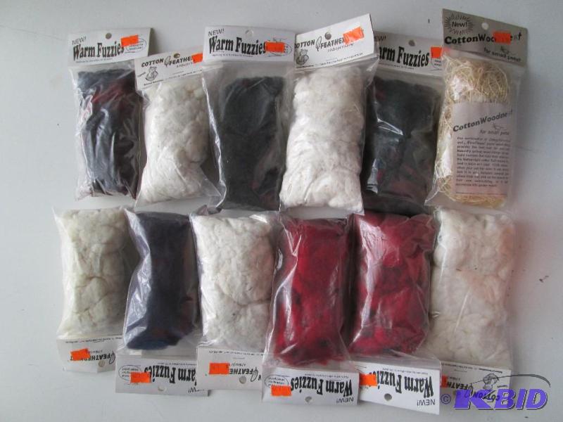 lot 39 image: Lot of 12 small bags of new nesting wool for ...