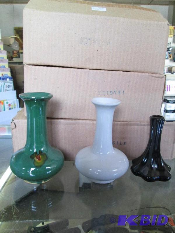 lot 408 image: Lot of 13 small vases. 5 purple, 4 green, 4 w...