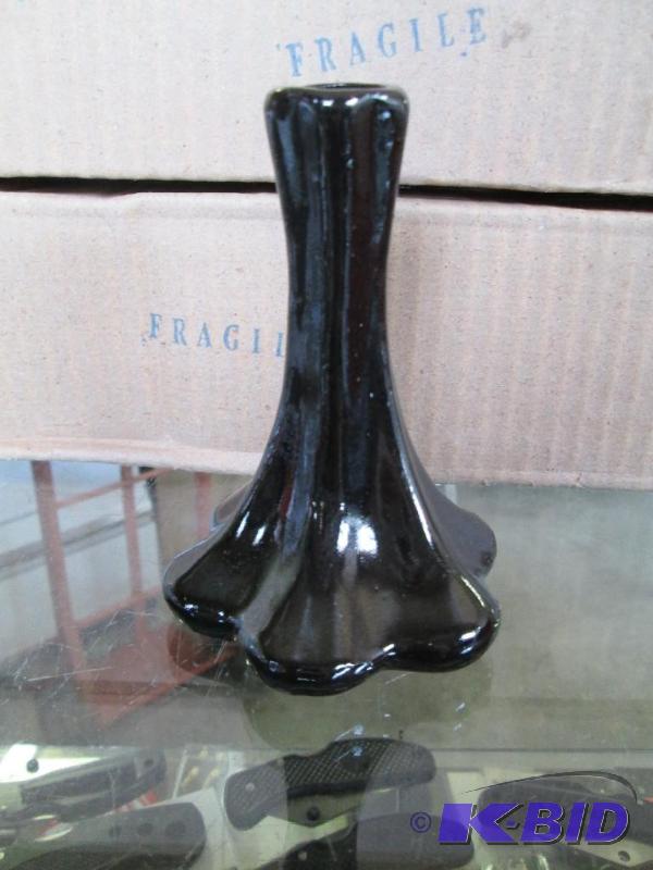 lot 412 image: Lot of 2 cases of small black bud vases. Each...