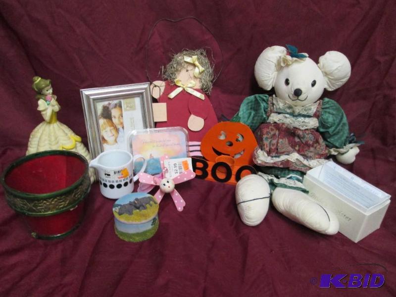lot 433 image: Lot of miscellaneous household decorative ite...